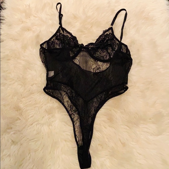 Amelia Black Scalloped Lace Teddy - Picture 3 of 8